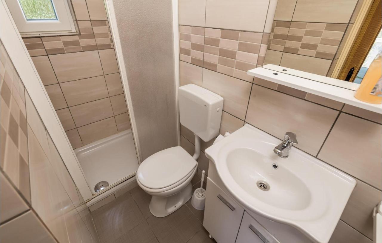 1 Bedroom Amazing Apartment In 캄포르 외부 사진