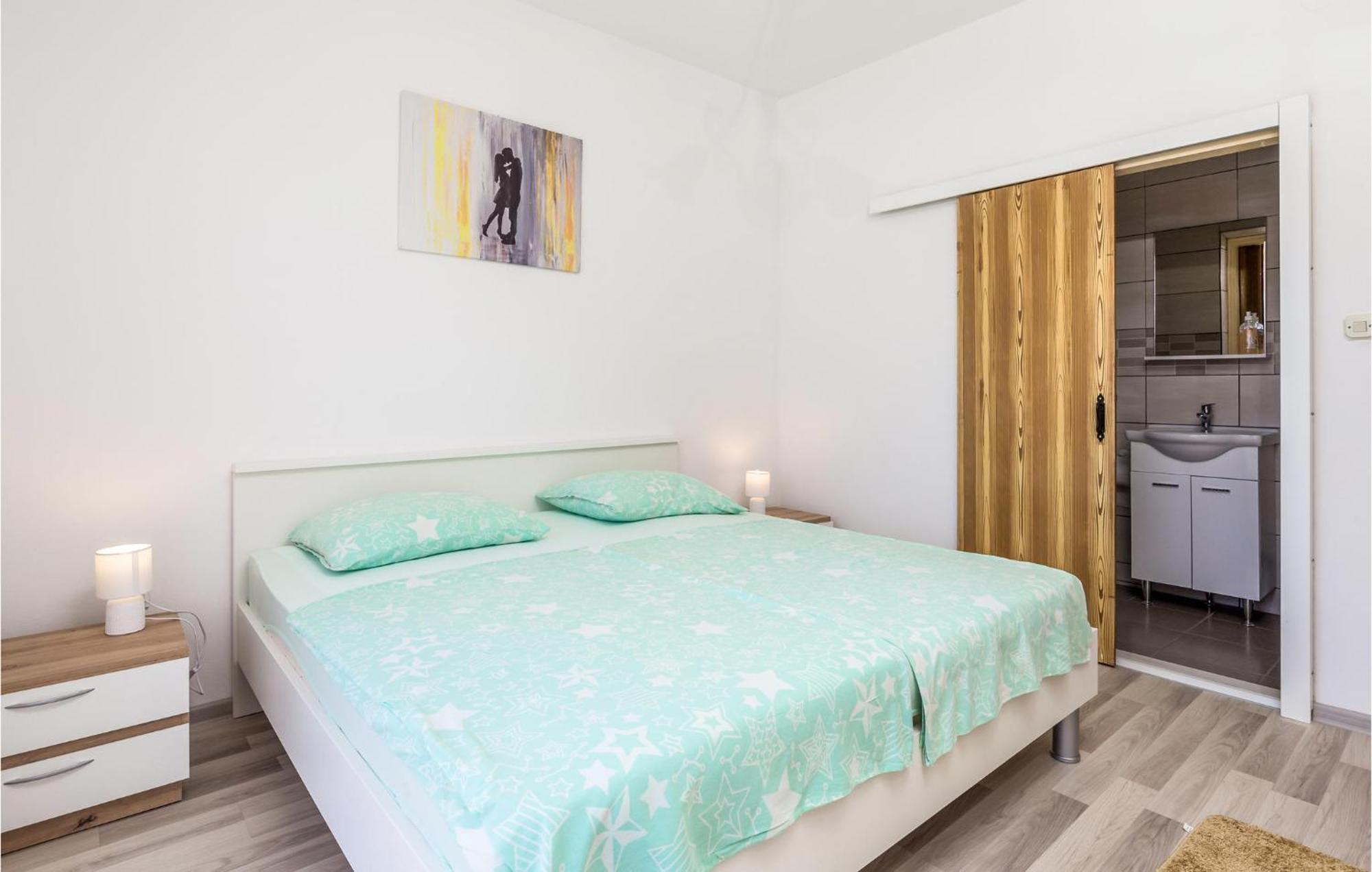 1 Bedroom Amazing Apartment In 캄포르 외부 사진