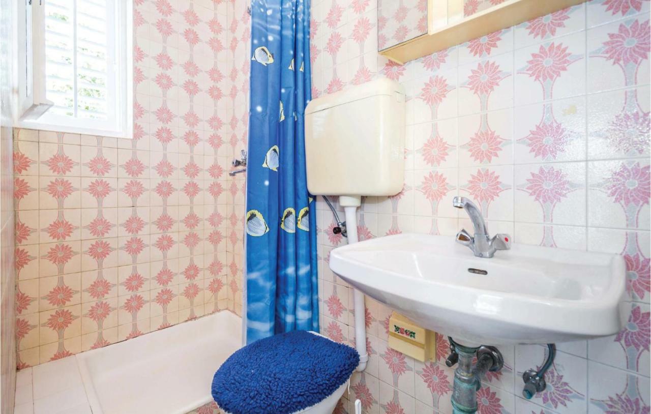 1 Bedroom Amazing Apartment In 캄포르 외부 사진
